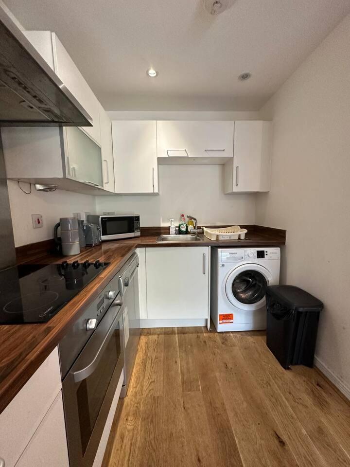 New Build 2 Bedroom With 2 Bath In 런던 외부 사진