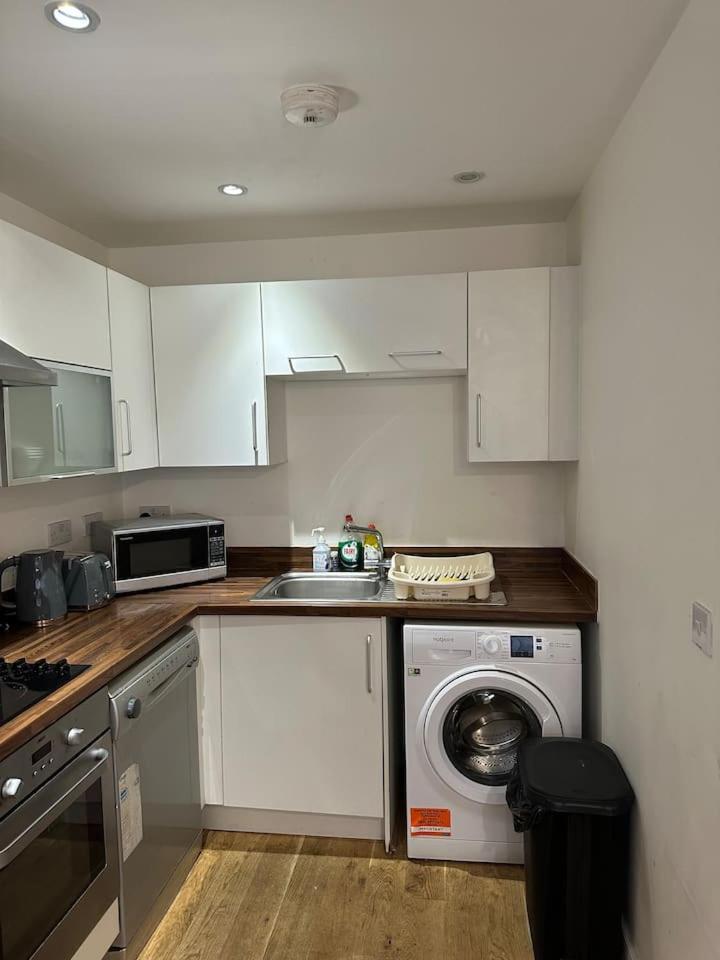 New Build 2 Bedroom With 2 Bath In 런던 외부 사진
