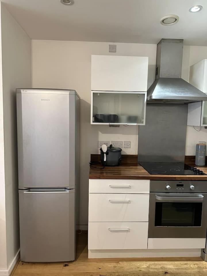 New Build 2 Bedroom With 2 Bath In 런던 외부 사진