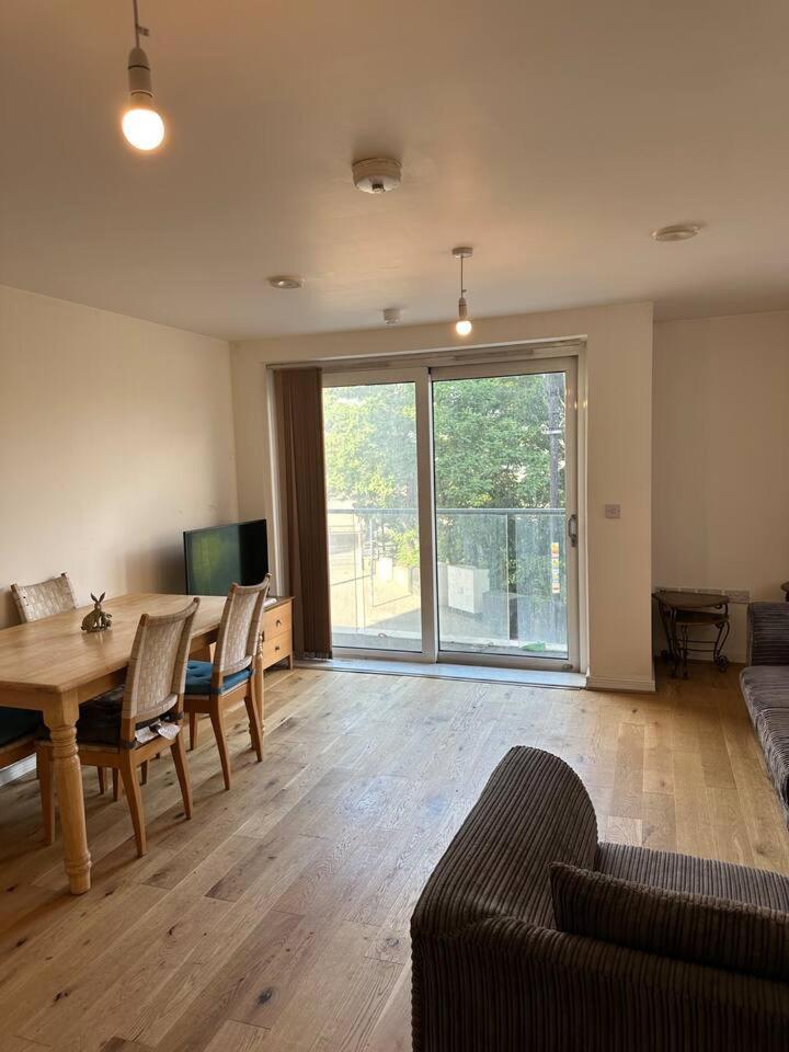 New Build 2 Bedroom With 2 Bath In 런던 외부 사진