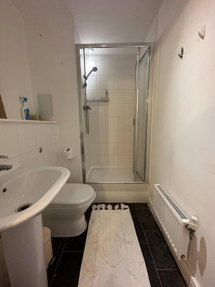 New Build 2 Bedroom With 2 Bath In 런던 외부 사진