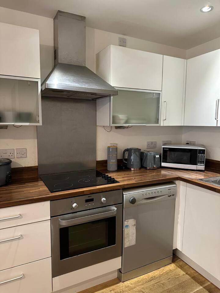 New Build 2 Bedroom With 2 Bath In 런던 외부 사진